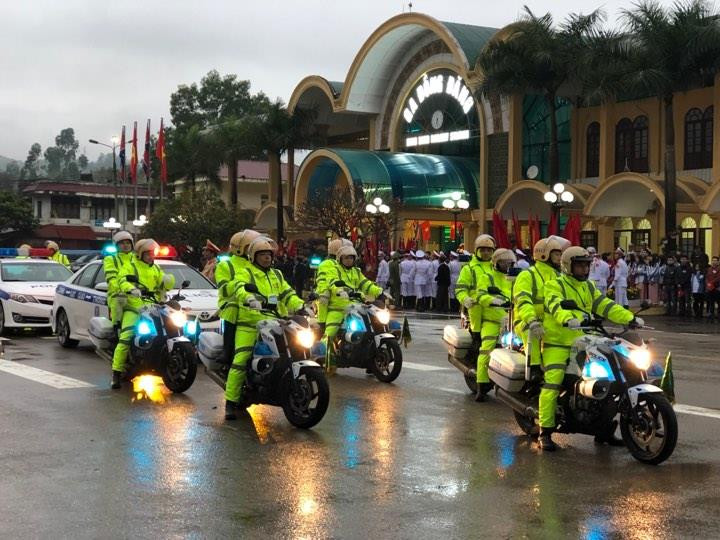 Đoàn xe của Chủ tịch Kim Jong Un về đến khách sạn Melia ảnh 63