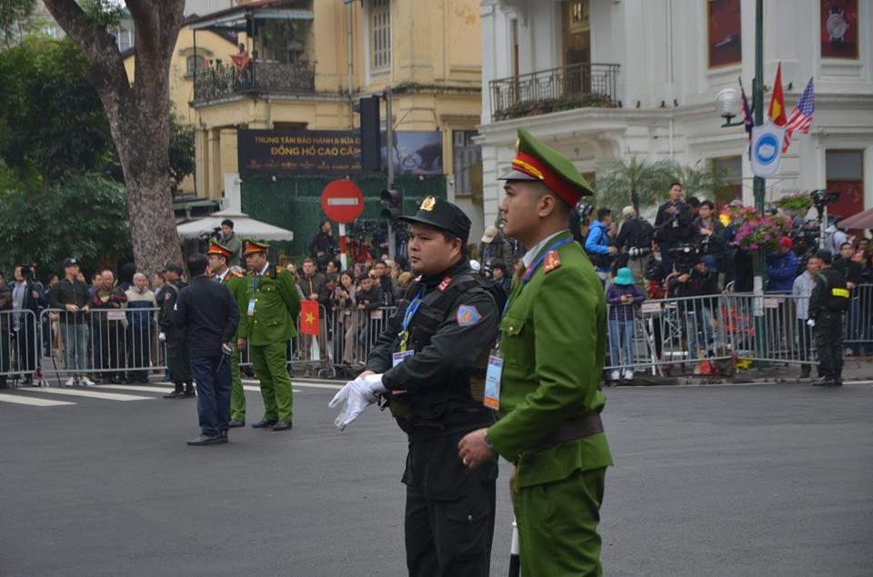 Đoàn xe của Chủ tịch Kim Jong Un về đến khách sạn Melia ảnh 23
