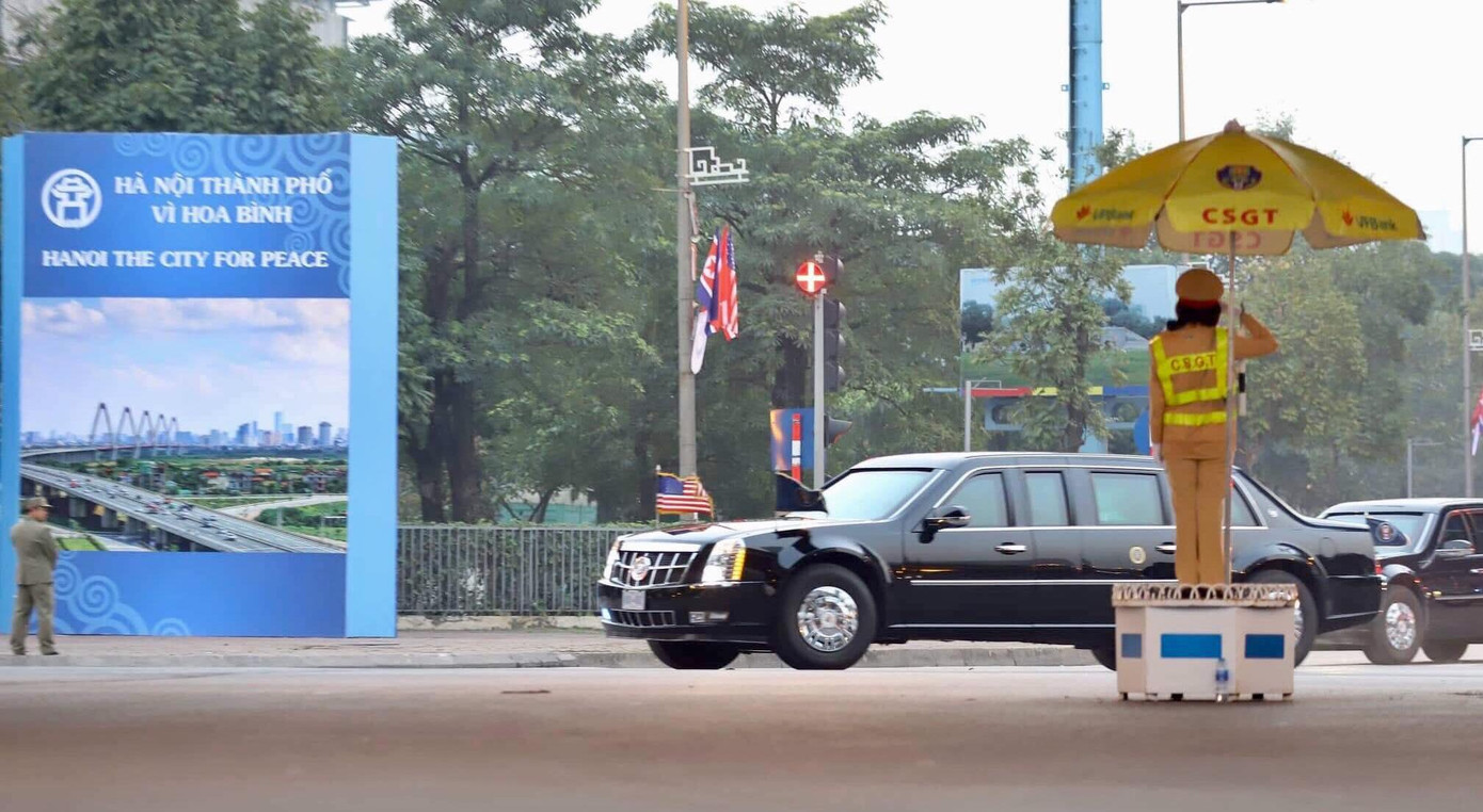 Bữa tối kết thúc, Tổng thống Trump và Chủ tịch Kim rời khách sạn Metropole ảnh 19