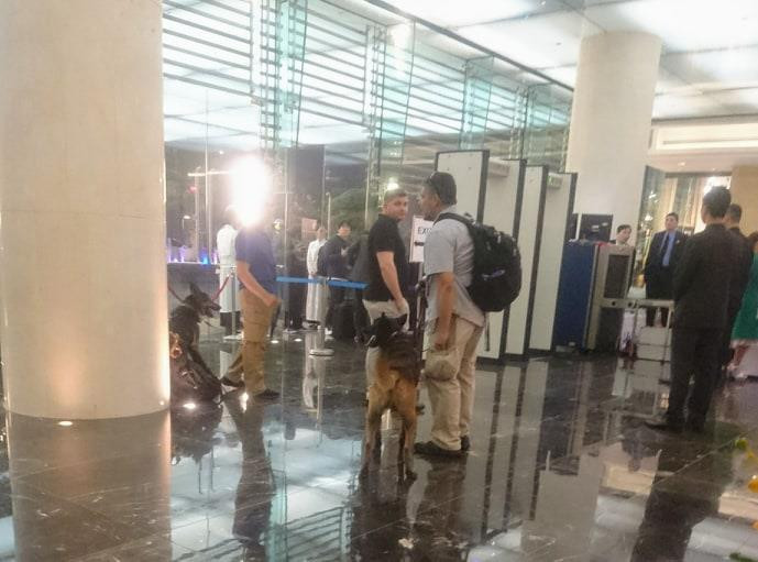 Đoàn xe Tổng thống Mỹ Trump về khách sạn JW Marriott ảnh 33