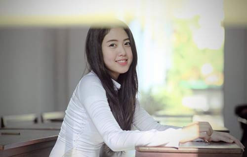 "Nữ sinh có gương mặt thiên thần" là nick một vài fanpage đặt cho Thể Ny.