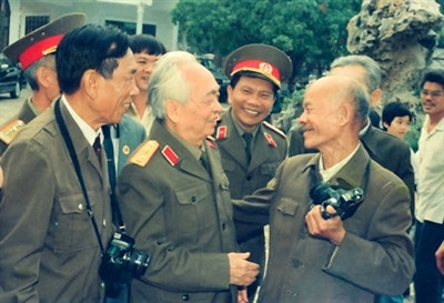 Đại tướng Võ Nguyên Giáp gặp lại các phóng viên chiến trường của Báo Quân đội nhân dân