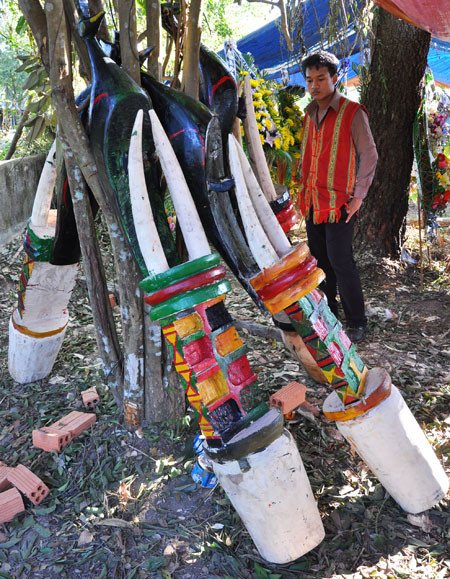 Biểu tượng ngà voi sẽ chôn cùng Ama Kong