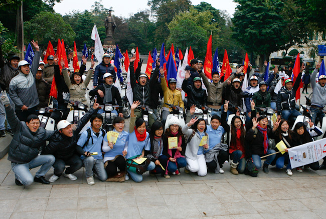 Dừng chân tại tượng đài Lý Thái Tổ