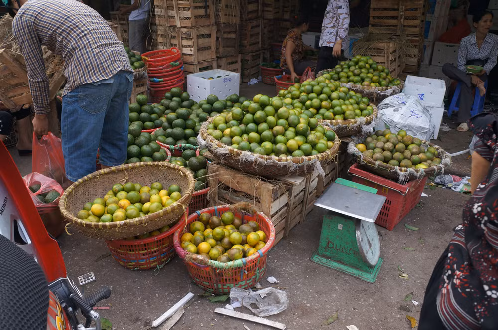 Bày bán tràn làn