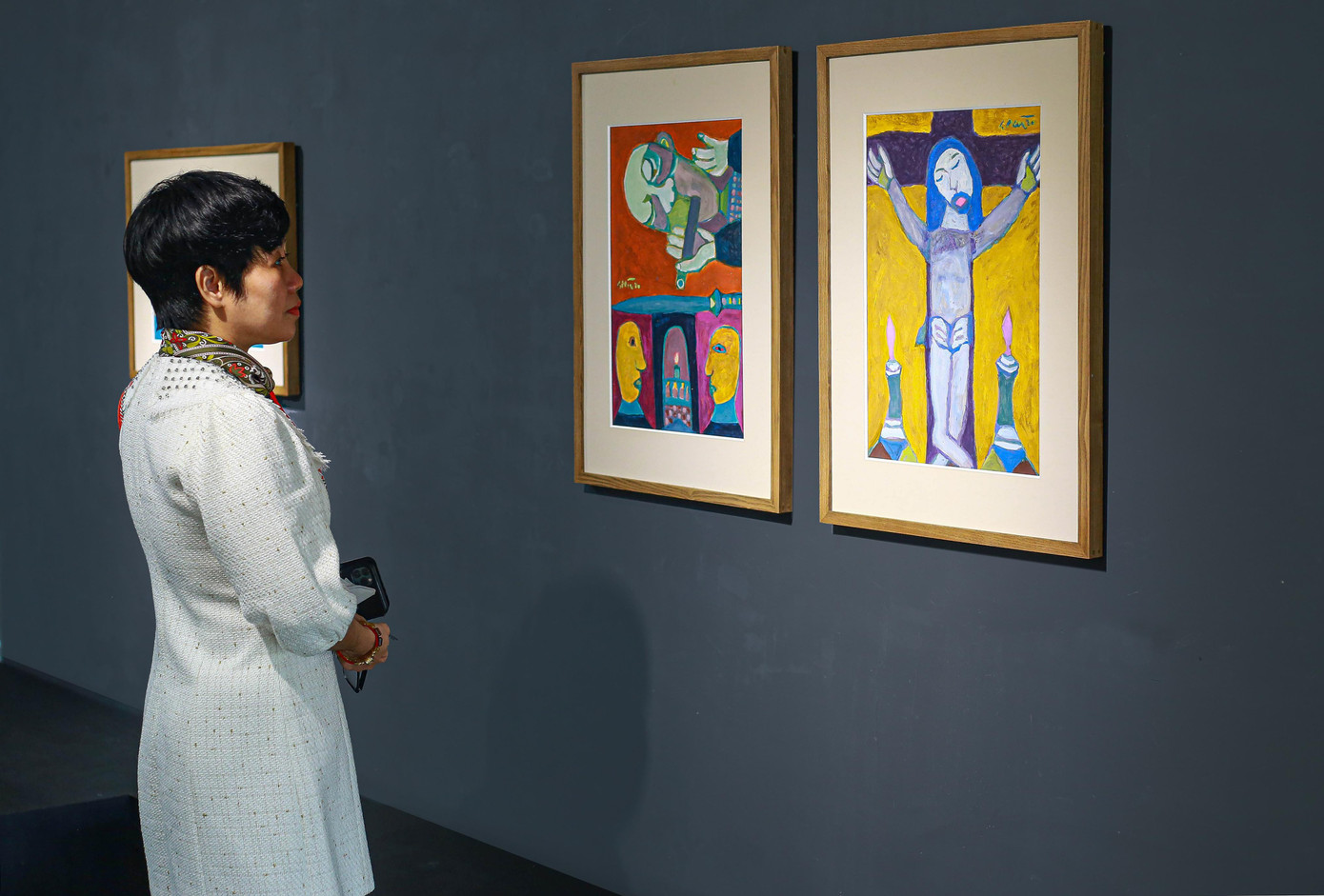 Tranh minh họa Bỉ vỏ của Hoàng Phượng Vỹ đang trưng bày tại nhà sách Cá Chép, Hà Nội.