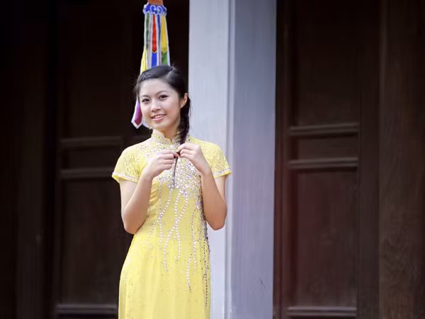 Lưu Thu Liên Lưu Thu Liên từng là hoa khôi khoa Địa Lý – ĐH Sư phạm Hà Nội 2011; Hoa khôi áo dài và Top 5 hoa khôi trường ĐH Sư phạm 2010