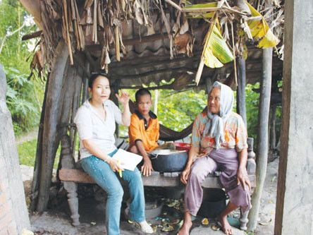  PV Như Lịch tại căn chòi rách nát của bà cháu Thạo