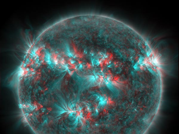 Hình ảnh 3-D chụp lại các vết đen trên Mặt trời sau khi cơn bão từ xảy ra gây nhiều lo ngại trong giới khoa học. Hình ảnh 3-D chụp lại các vết đen trên Mặt trời sau khi cơn bão từ xảy ra gây nhiều lo ngại trong giới khoa học.