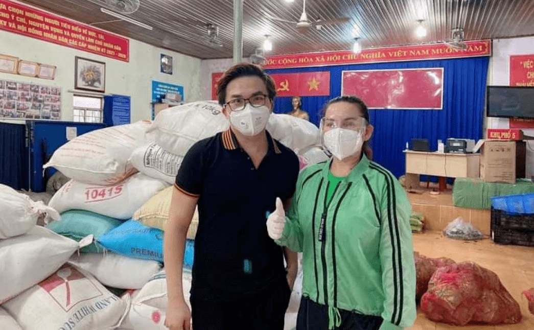 Những hình ảnh từ thiện của Phi Nhung được báo mạng Trung Quốc đăng tải. Những hình ảnh từ thiện của Phi Nhung được báo mạng Trung Quốc đăng tải.