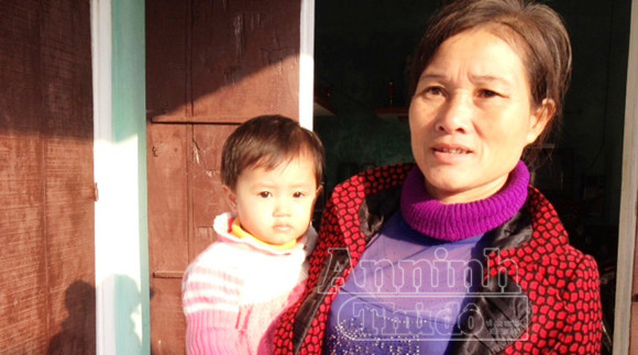 Bà Bùi Thị Phẫn bức xúc kể lại việc bị phát nhầm Vitamin A với hạt đậu . Bà Bùi Thị Phẫn bức xúc kể lại việc bị phát nhầm Vitamin A với hạt đậu