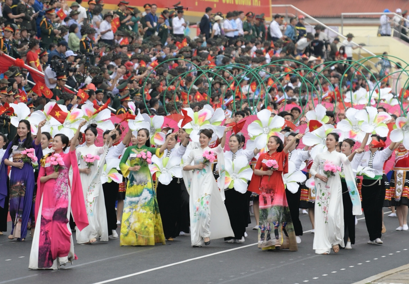 Khối văn hóa, nghệ thuật.