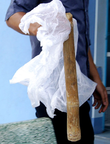 Hung khí Trọng dùng đập đầu vợ. Hung khí Trọng dùng đập đầu vợ