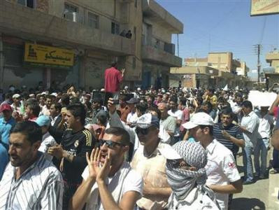 Người dân Syria đang chịu các cuộc đàn áp của lực lượng an ninh dưới quyền tổng thống Bashar Assad. Ảnh: AP . Người dân Syria đang chịu các cuộc đàn áp của lực lượng an ninh dưới quyền tổng thống Bashar Assad. Ảnh: AP