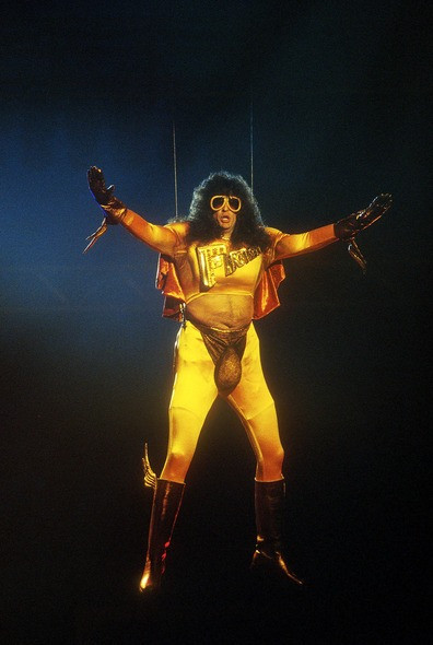 Bộ trang phục vô cùng phản cảm của Howard Stern. Bộ trang phục vô cùng phản cảm của Howard Stern