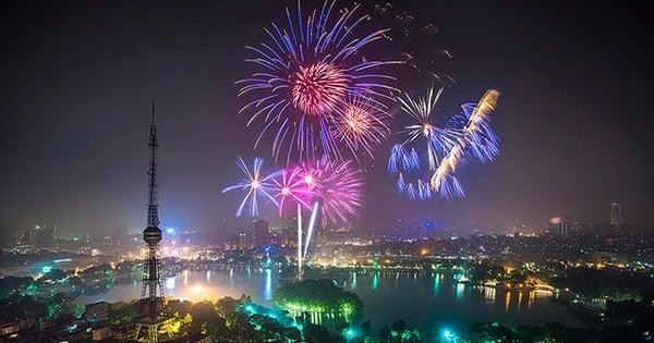 VCCI đề xuất giảm thời gian cấp phép xuất nhập khẩu, vận chuyển pháo hoa rút ngắn còn 3 ngày. Trong ảnh, bắn pháo hoa chào năm mới 2023 (ảnh: TP).
