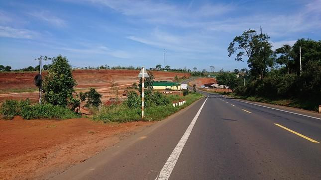 Phần đất ông Nguyễn Ngọc Bắc lấn chiếm ngay bên Quốc lộ 14 Phần đất ông Nguyễn Ngọc Bắc lấn chiếm ngay bên Quốc lộ 14