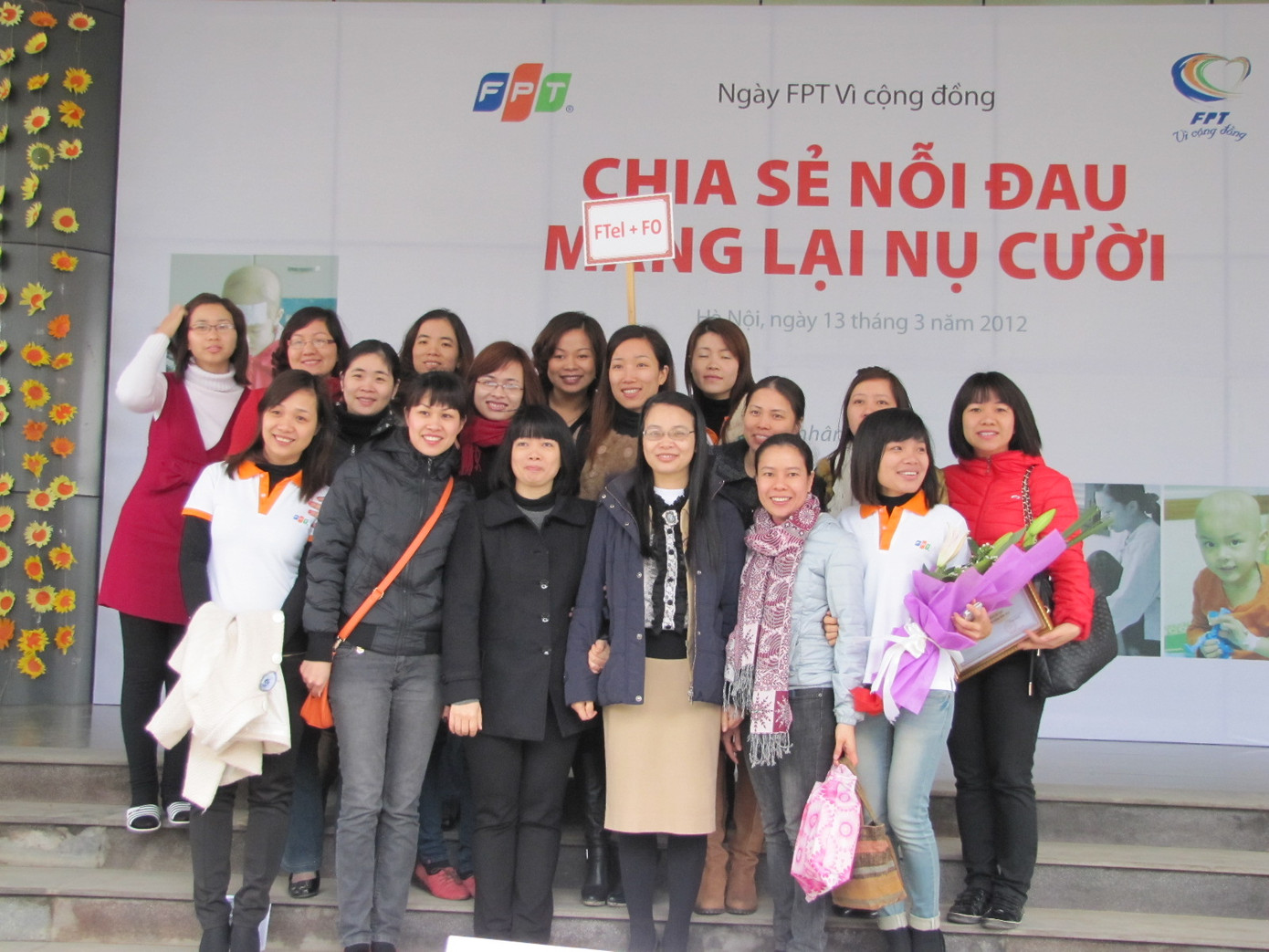 Chụp ảnh kỉ niệm sau khi kết thúc chương trình. Chụp ảnh kỉ niệm sau khi kết thúc chương trình