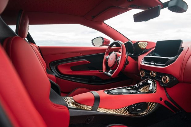 Siêu xe mạ vàng của Aston Martin có giá 7,2 triệu bảng Anh ảnh 3