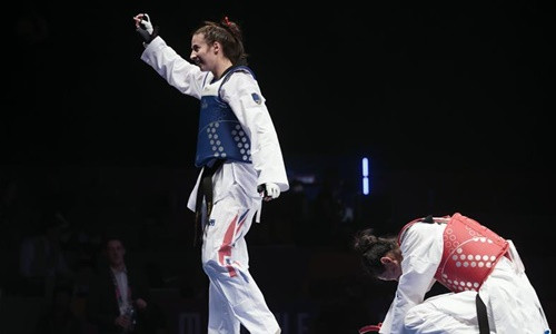 Nữ võ sĩ Trung Quốc khóc như mưa khi mất HCV một cách khó tin ảnh 1