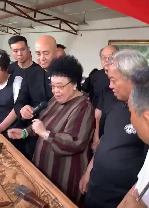 Ngỡ ngàng với 4 tỷ phú liên quan tới dàn sao phim Tây Du Ký 1986 ảnh 10