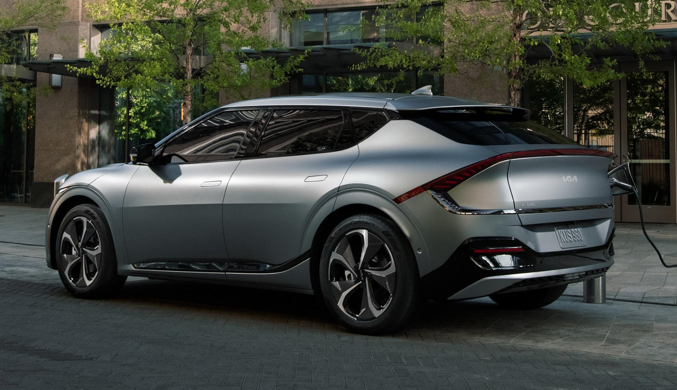 Kia EV6 First Edition sở hữu thiết kế hầm hố.