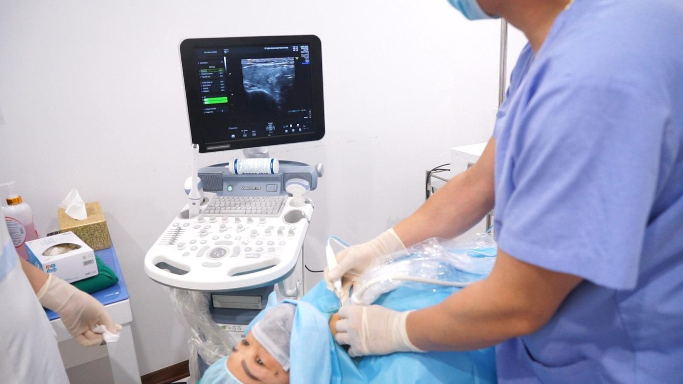 Trong quá trình thực hiện đốt sóng cao tần bệnh nhân vẫn hoàn toàn tỉnh táo. Trong quá trình thực hiện đốt sóng cao tần bệnh nhân vẫn hoàn toàn tỉnh táo.