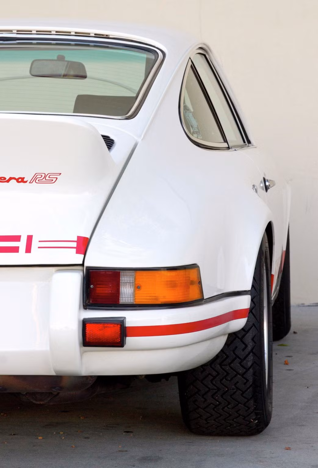 Porsche 911 cổ 'siêu hiếm' được đấu giá hàng tỷ đồng ảnh 5
