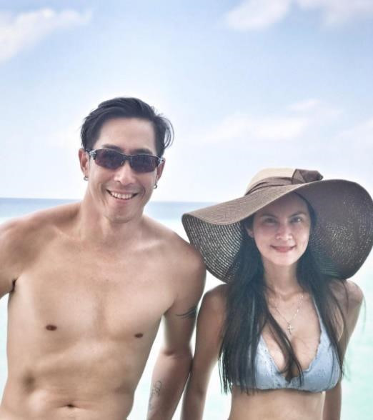 Những gia đình nổi tiếng đẹp cả nhà, 'gen trội' từ cha mẹ đến con ảnh 1