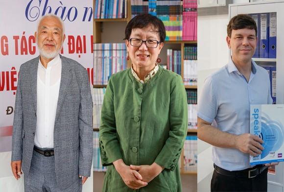 GS. Chun Kyung-Soo - Hiệu trưởng (DD) Trường Ngoại ngữ, TS. Kim Zaehi - Giảng viên giảng dạy Tiếng Hàn và thầy Corbett Tyler - Giảng viên giảng dạy Tiếng Anh (ảnh từ trái qua) tại ĐH Duy Tân