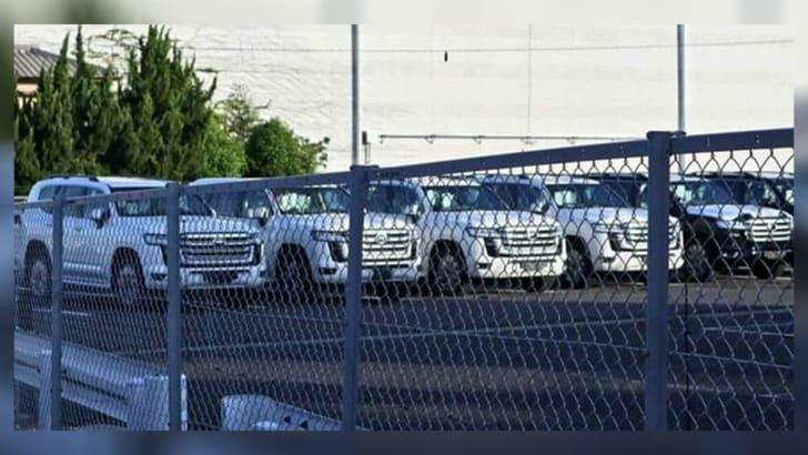 Hàng loạt xe Land Cruiser 300 được chụp lại. Hàng loạt xe Land Cruiser 300 được chụp lại.