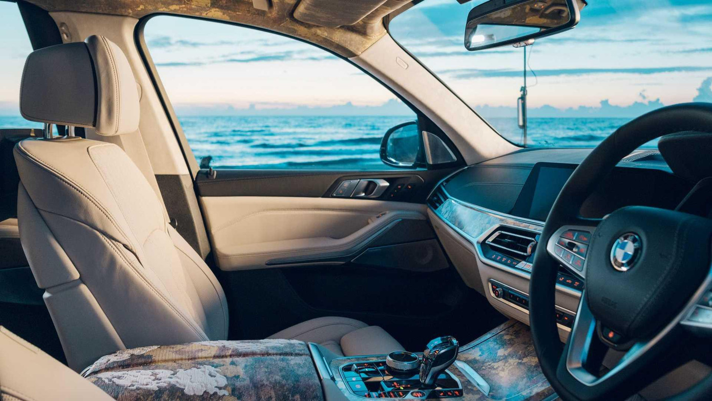 Khoang nội thất của BMW X7 Nishijin Edition.