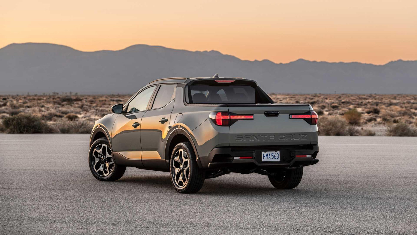 Xe sở hữu phần thân gồ ghề, nổi khối.