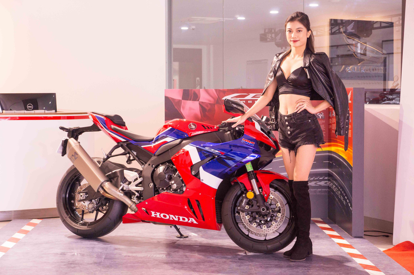 Honda CBR1000RR-R mới vừa bán chính thức tại Việt Nam từ năm 2020.