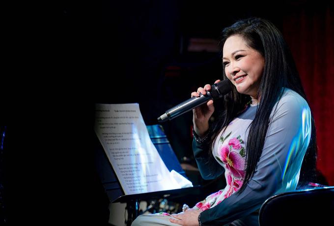 Ca sĩ Như Quỳnh hát ở một phòng trà tại TP HCM. Ảnh: Nhân vật cung cấp.