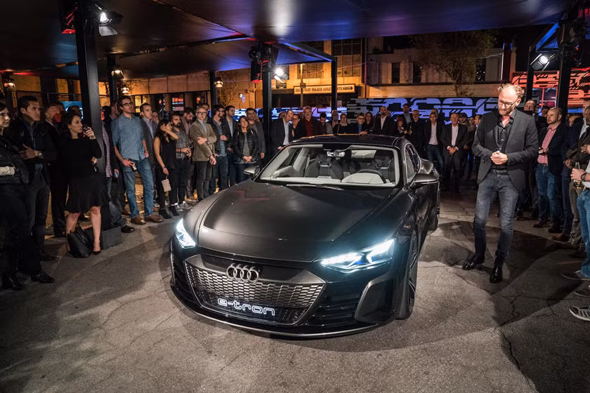 Người mẫu Playboy lao Lamborghini Huracan xuống hồ bơi ảnh 6 Người mẫu Playboy lao Lamborghini Huracan xuống hồ bơi ảnh 6