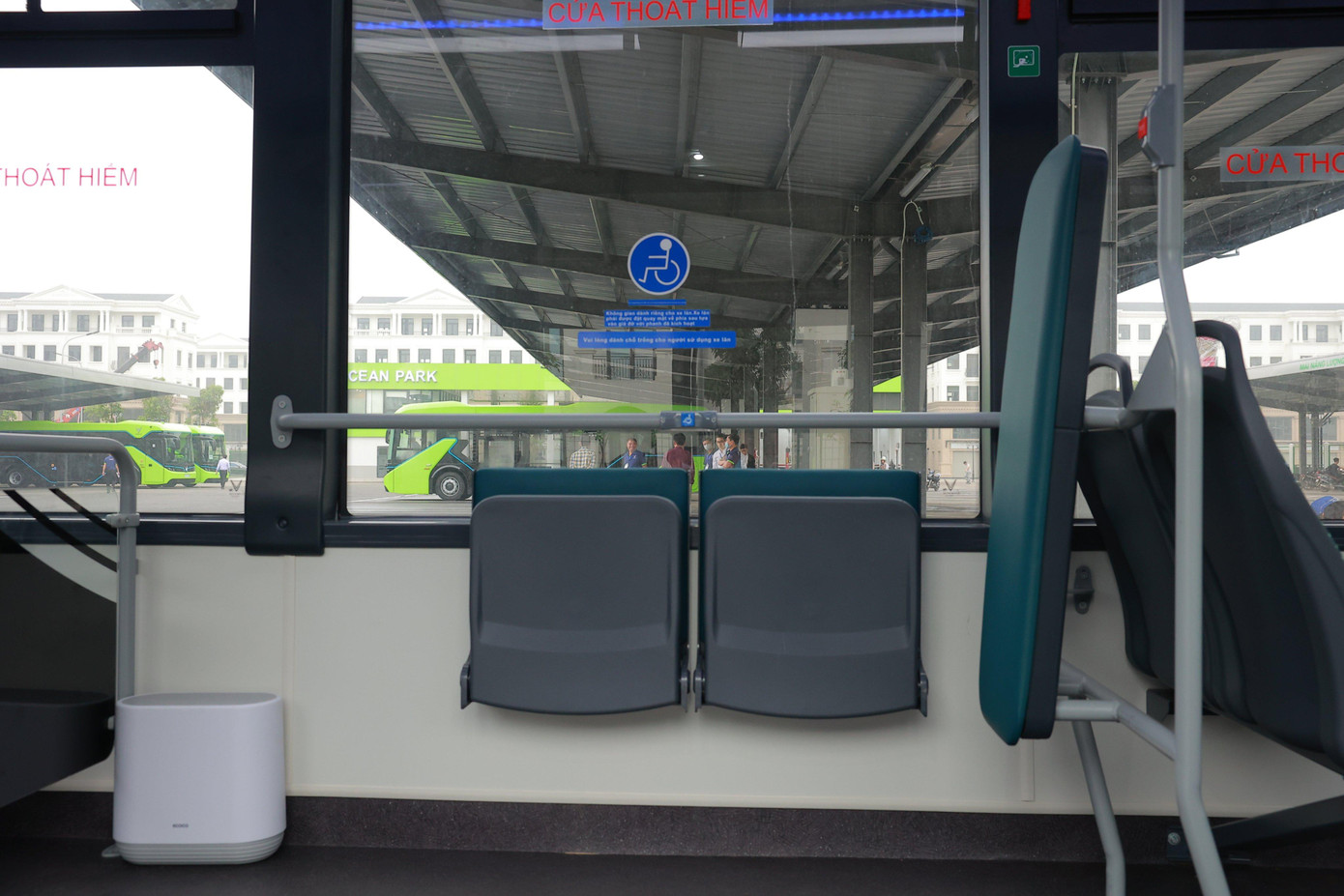 Khu vực được thiết kế dành riêng cho người khuyết tật, có thêm 2 ghế ngồi trong trường hợp bình thường.