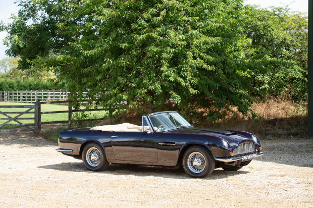 Bộ sưu tập xe cổ của Anh được đấu giá 72,6 tỷ đồng ảnh 1