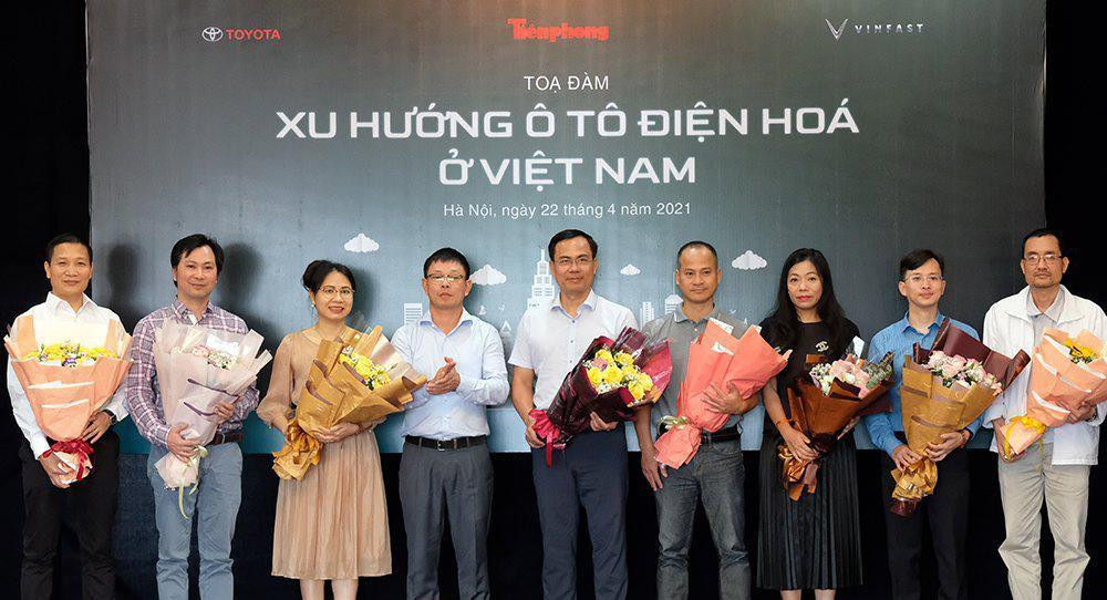 Tọa đàm Xu hướng ô tô điện hóa ở Việt Nam được báo Tiền Phong tổ chức mới đây.