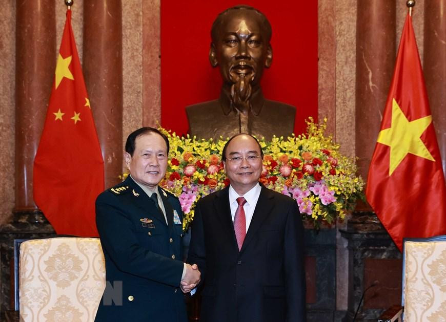 Chủ tịch nước Nguyễn Xuân Phúc tiếp Bộ trưởng Quốc phòng Trung Quốc Ngụy Phượng Hòa. (Ảnh: Thống Nhất/TTXVN) Chủ tịch nước Nguyễn Xuân Phúc tiếp Bộ trưởng Quốc phòng Trung Quốc Ngụy Phượng Hòa. (Ảnh: Thống Nhất/TTXVN)
