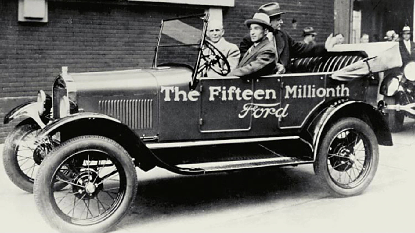 Top 10 mẫu xe vĩ đại nhất mọi thời đại của nước Mỹ ảnh 1