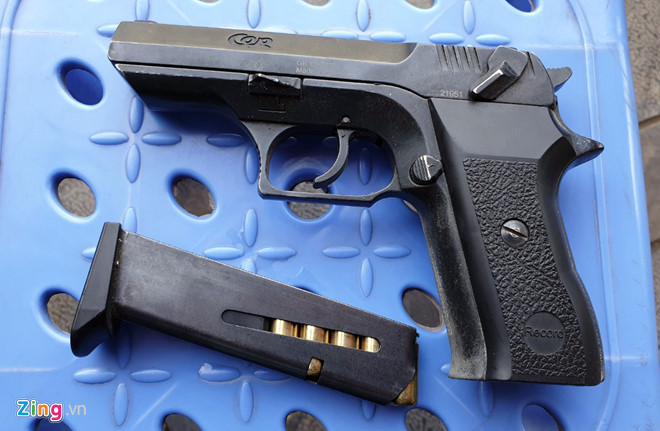 CSGT có được dùng súng AK chặn chiếc ô tô Chevrolet Camaro? ảnh 2