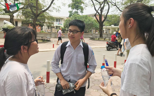 Đề thi Ngoại ngữ vào lớp 10 trường chuyên khó hơn đề thi thử ảnh 1