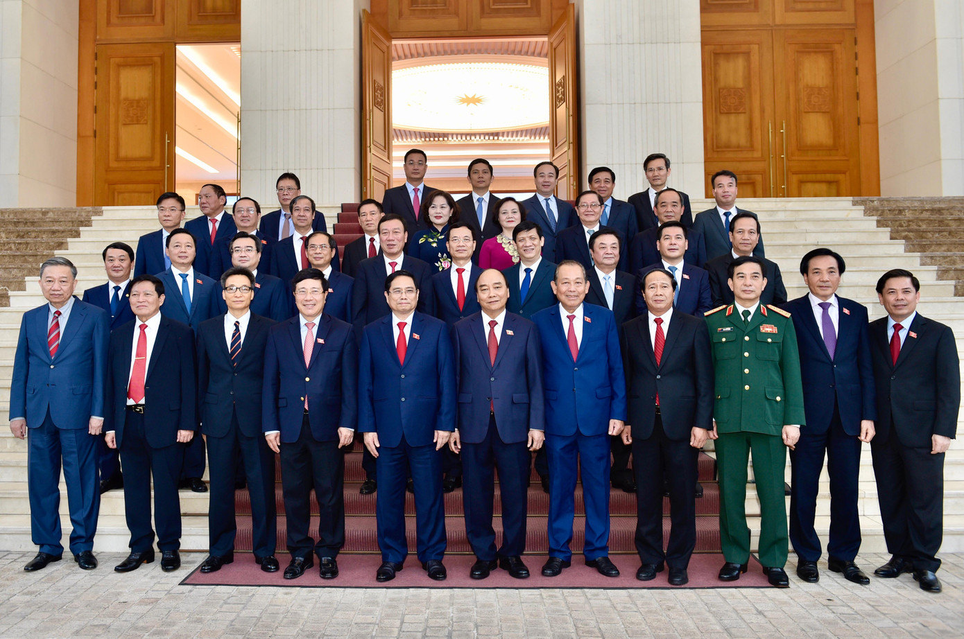 Chủ tịch nước Nguyễn Xuân Phúc và Thủ tướng Chính phủ Phạm Minh Chính chụp ảnh lưu niệm cùng các đại biểu. Ảnh: VGP/Nhật Bắc Chủ tịch nước Nguyễn Xuân Phúc và Thủ tướng Chính phủ Phạm Minh Chính chụp ảnh lưu niệm cùng các đại biểu. Ảnh: VGP/Nhật Bắc