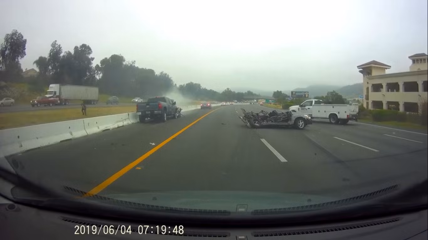 'Thiên đường tốc độ' Autobahn bị giới hạn tốc độ do nắng nóng ảnh 2