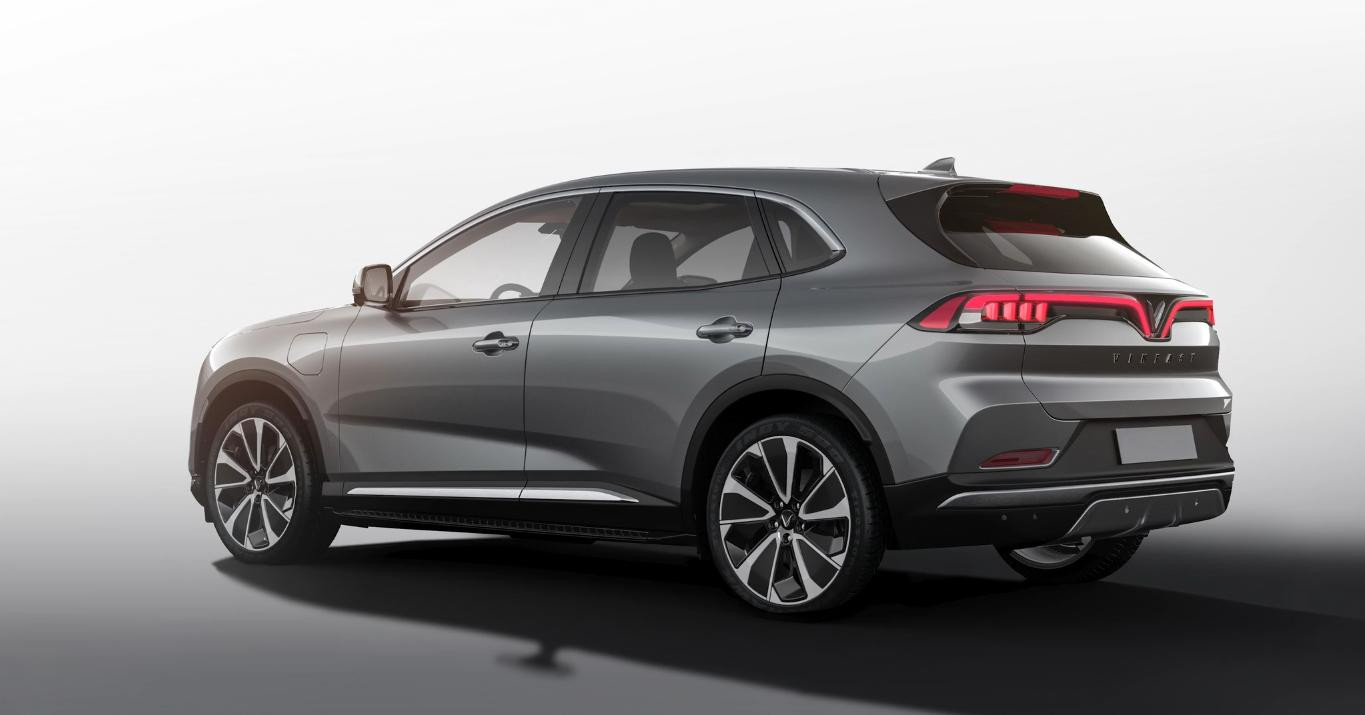 Đuôi xe VF e35 có thiết kế tương tự như Lux SA2.0.