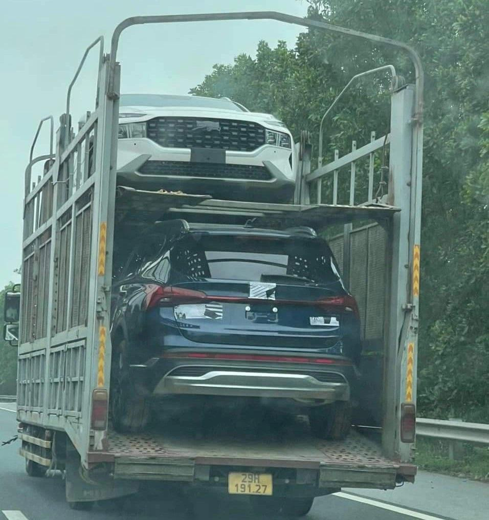 Hyundai Santa Fe mới được vận chuyển gần đây. Hyundai Santa Fe mới được vận chuyển gần đây.