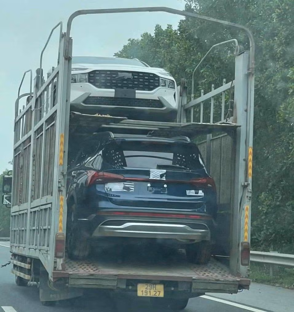 Hyundai Santa Fe mới được vận chuyển gần đây. Hyundai Santa Fe mới được vận chuyển gần đây.