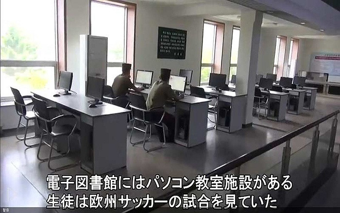 Học sinh và sinh viên tại trường Cách mạng Mangyongdae ở thủ đô Bình Nhưỡng của Triều Tiên cho biết họ học tập chăm chỉ hơn trong những ngày này để chuẩn bị cho một cuộc chiến