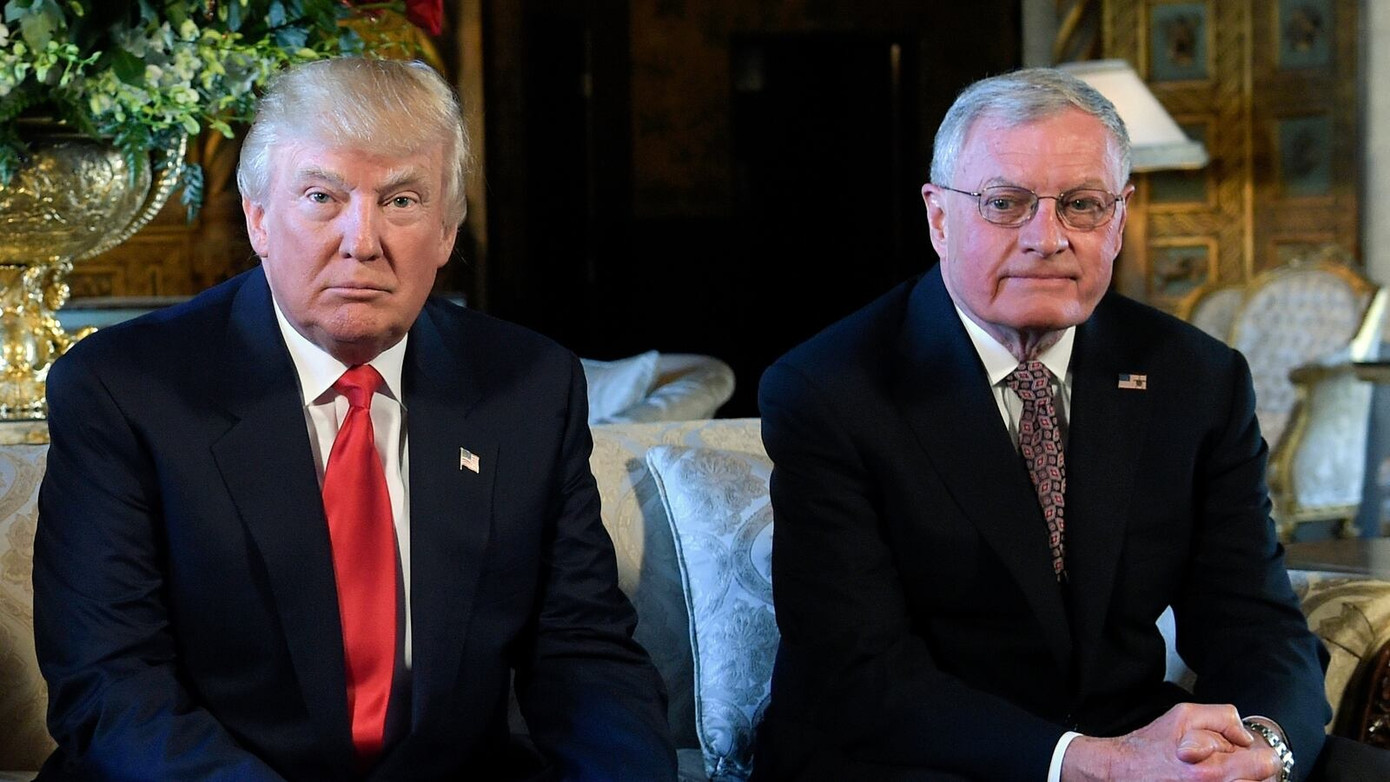 Ông Donald Trump và ông Keith Kellogg. (Ảnh: AP)